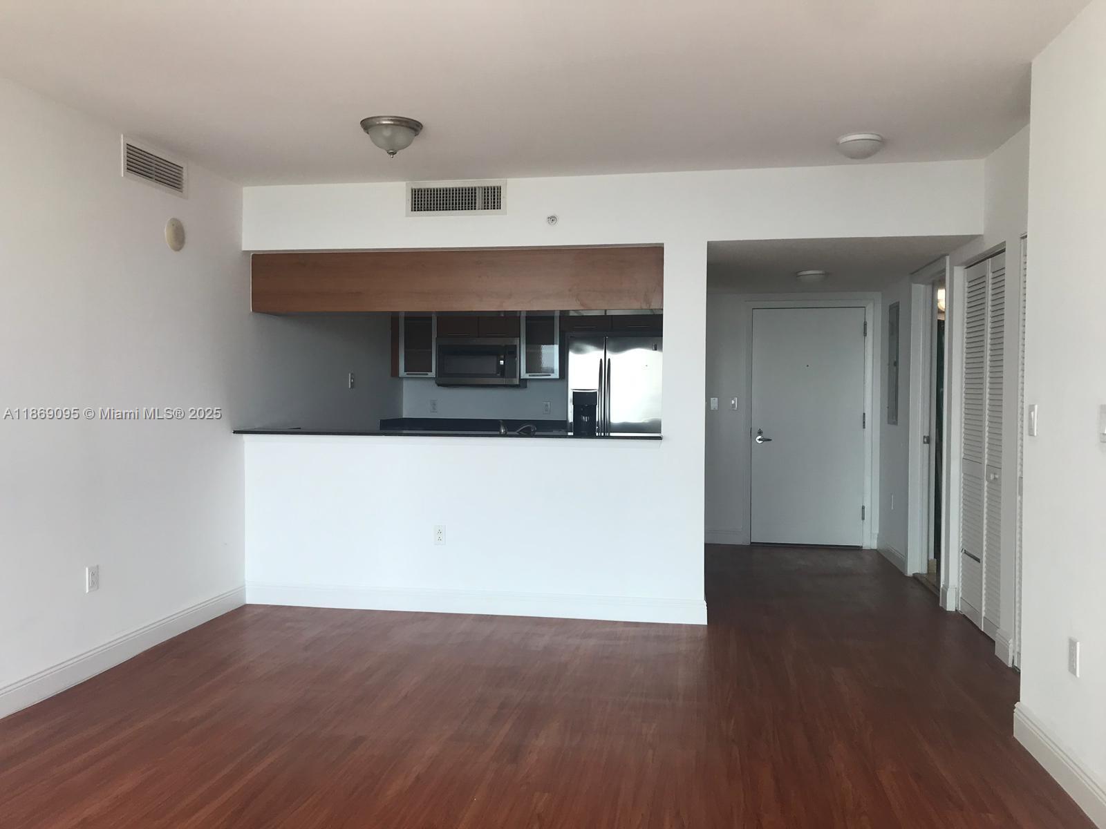 image 1800 Club Condo2