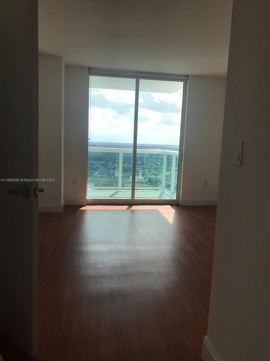 image 1800 Club Condo3
