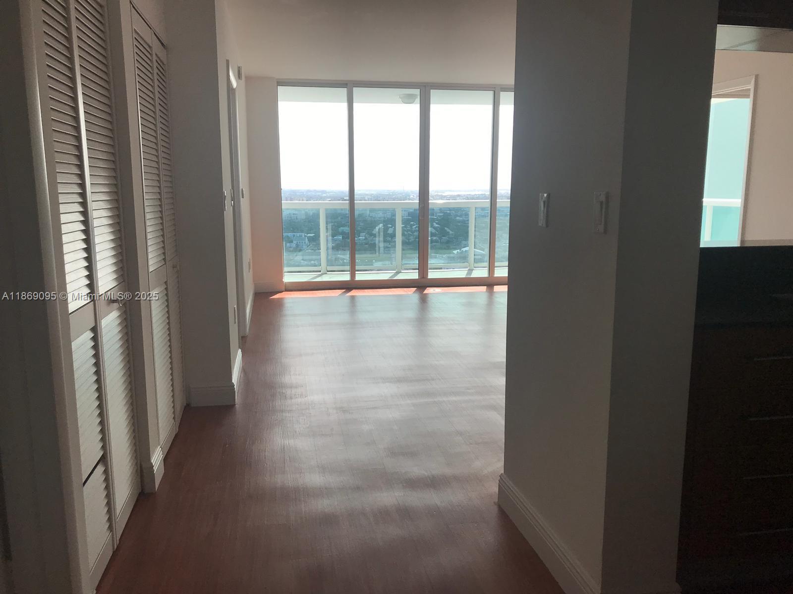 image 1800 Club Condo5
