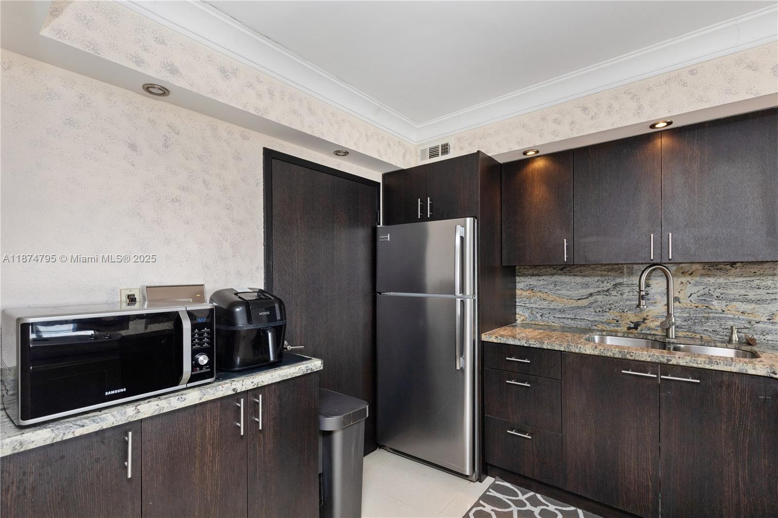 3180 S Ocean Dr #1517,Hallandale Beach, FL 33009