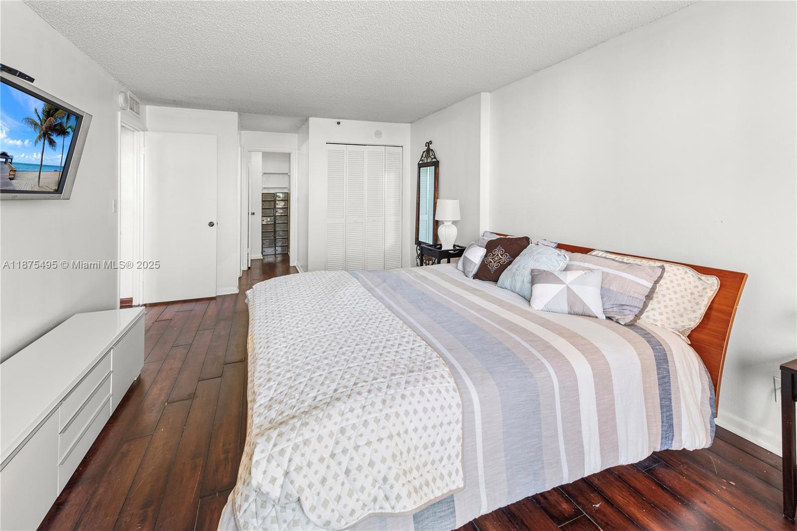 2555 Collins Ave #403,Miami Beach, FL 33140