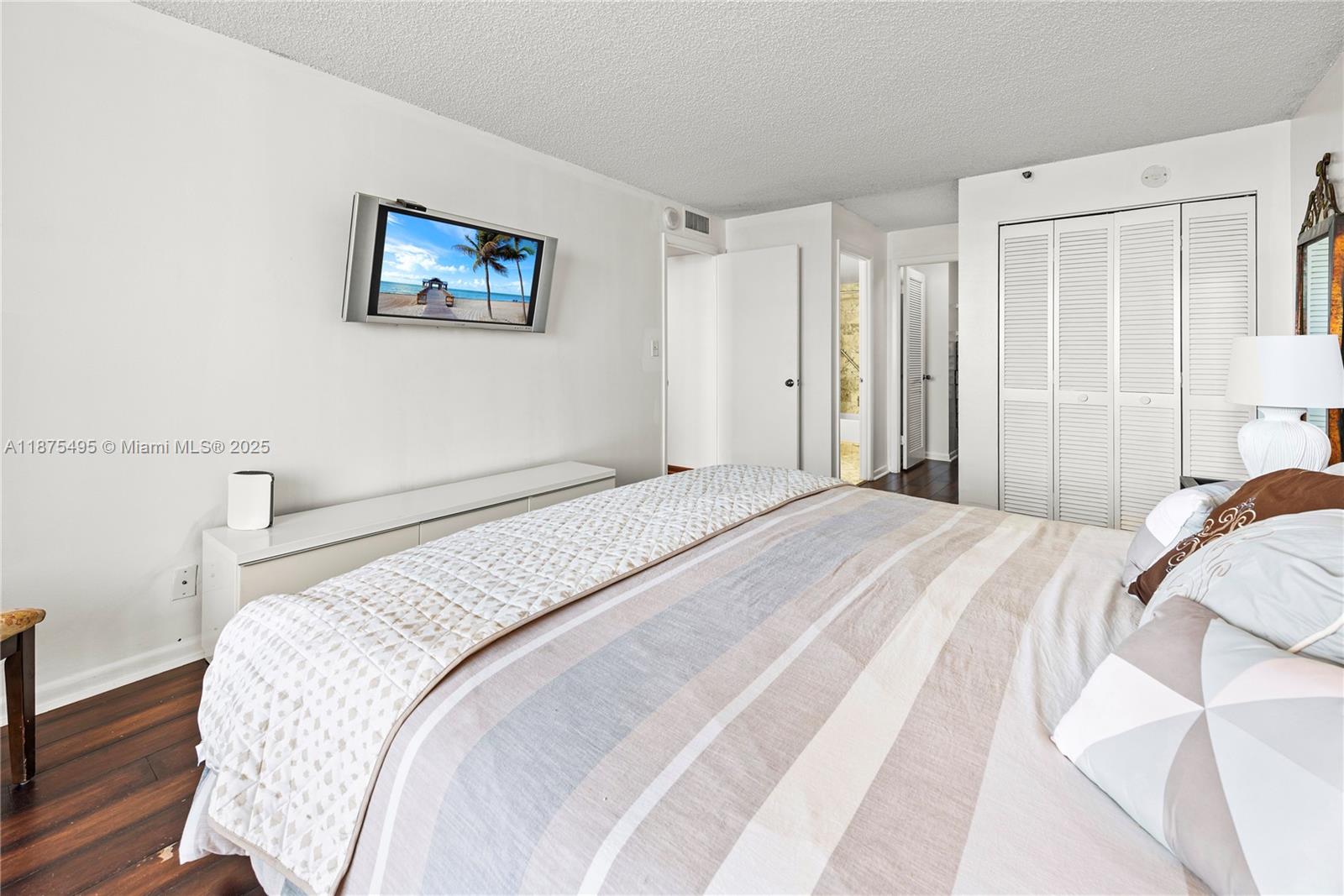 2555 Collins Ave #403,Miami Beach, FL 33140