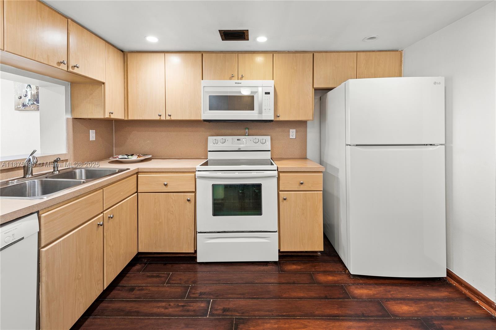 2555 Collins Ave #403,Miami Beach, FL 33140