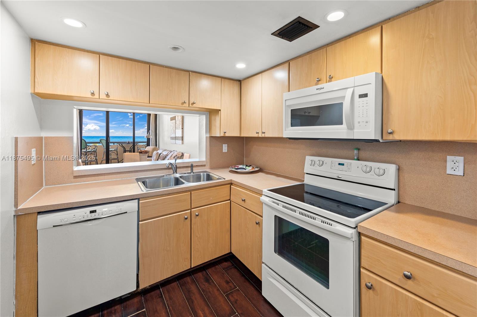 2555 Collins Ave #403,Miami Beach, FL 33140