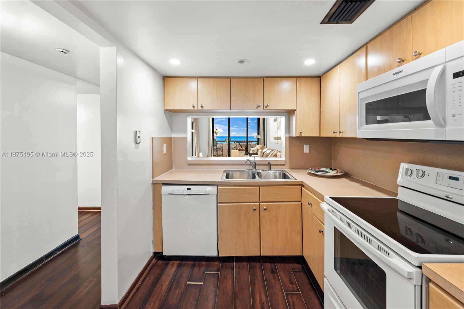 2555 Collins Ave #403,Miami Beach, FL 33140