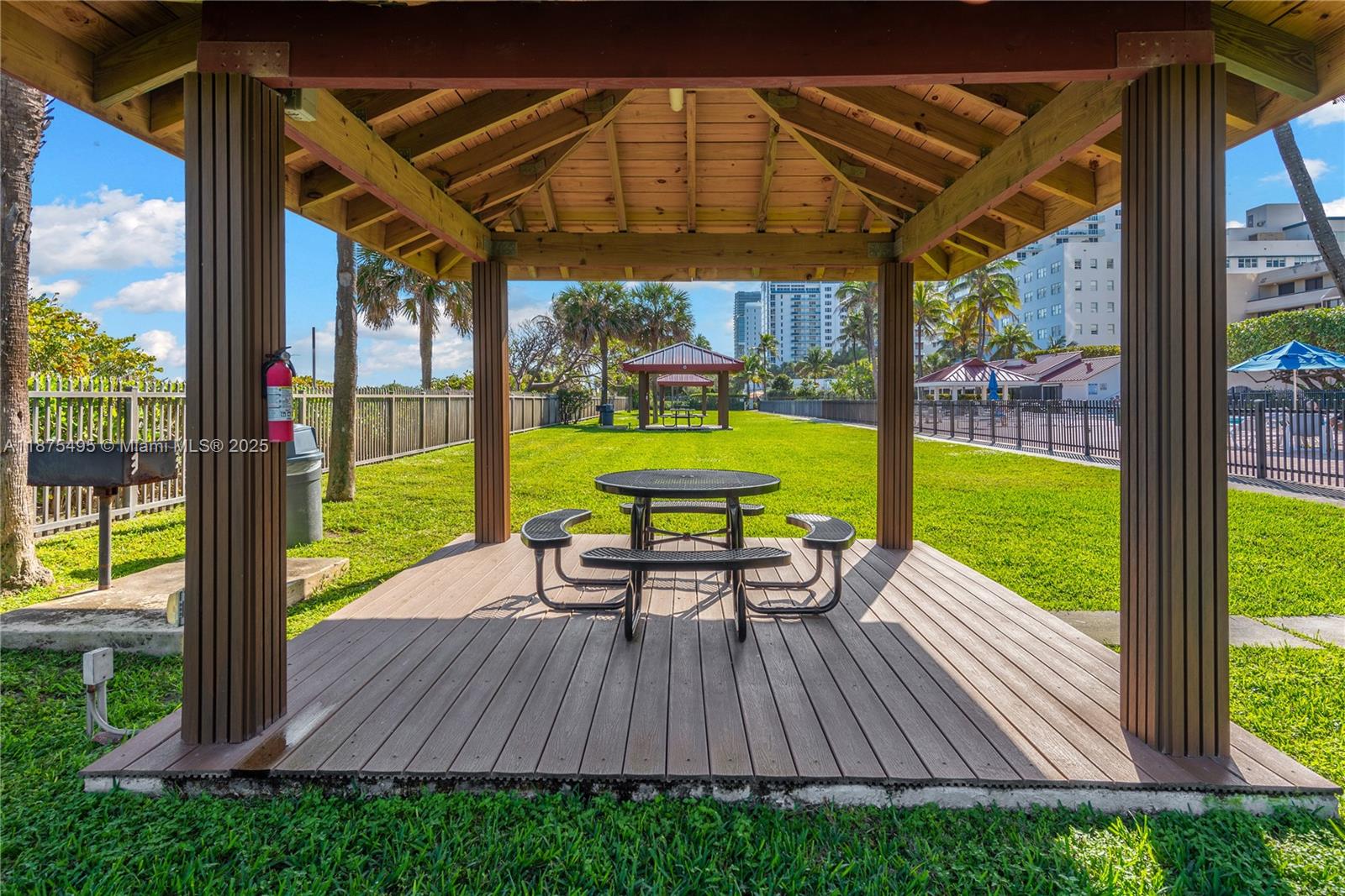 2555 Collins Ave #403,Miami Beach, FL 33140