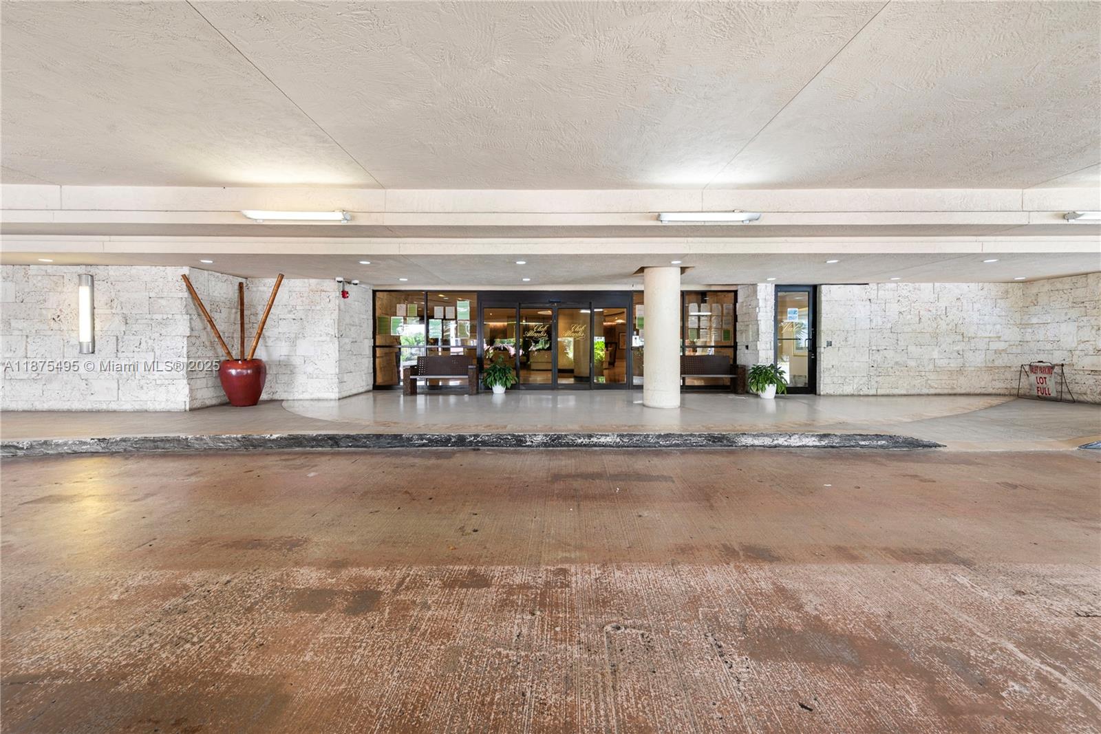 2555 Collins Ave #403,Miami Beach, FL 33140