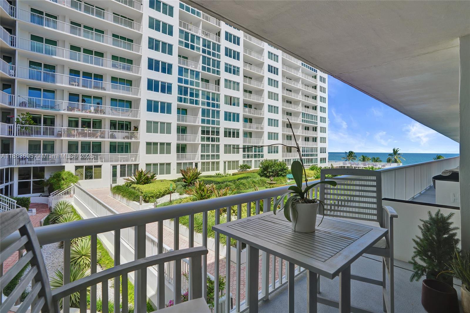 5401 Collins Ave #138