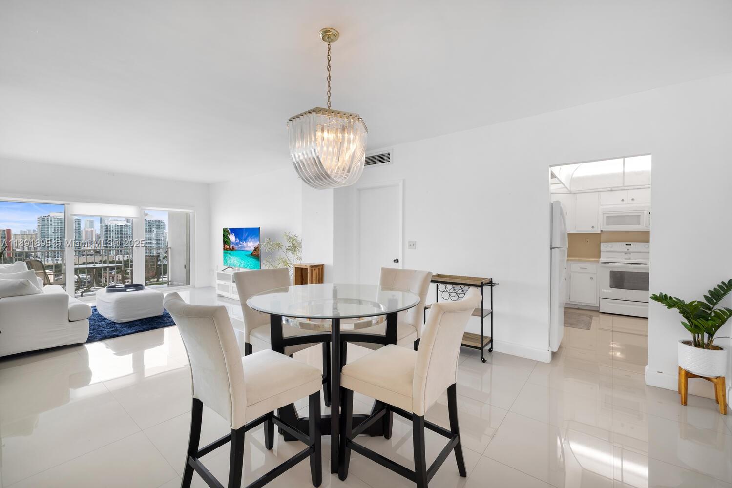 image Arlen House West5