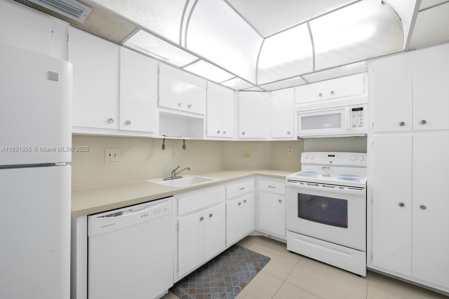 image Arlen House West6