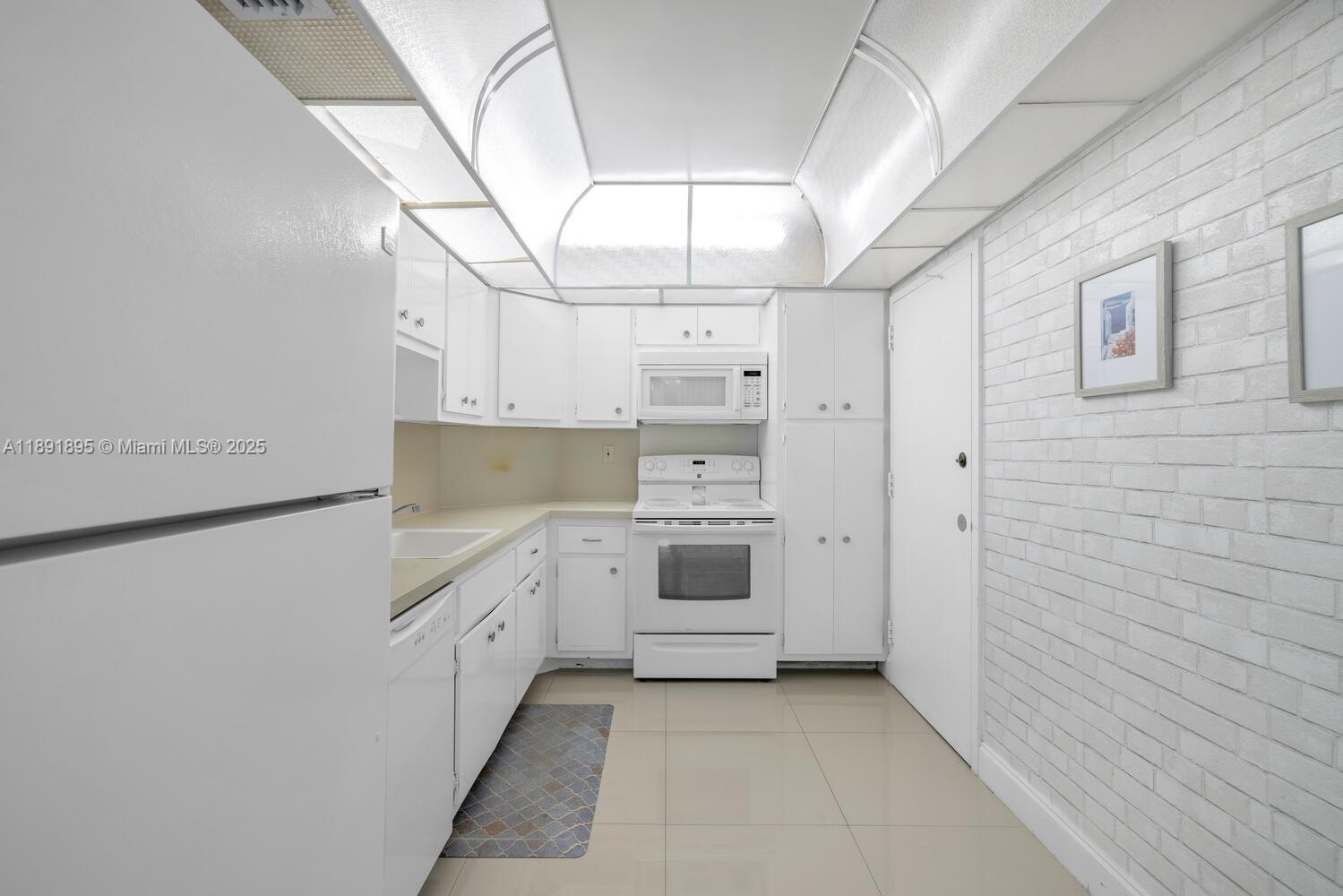 image Arlen House West7