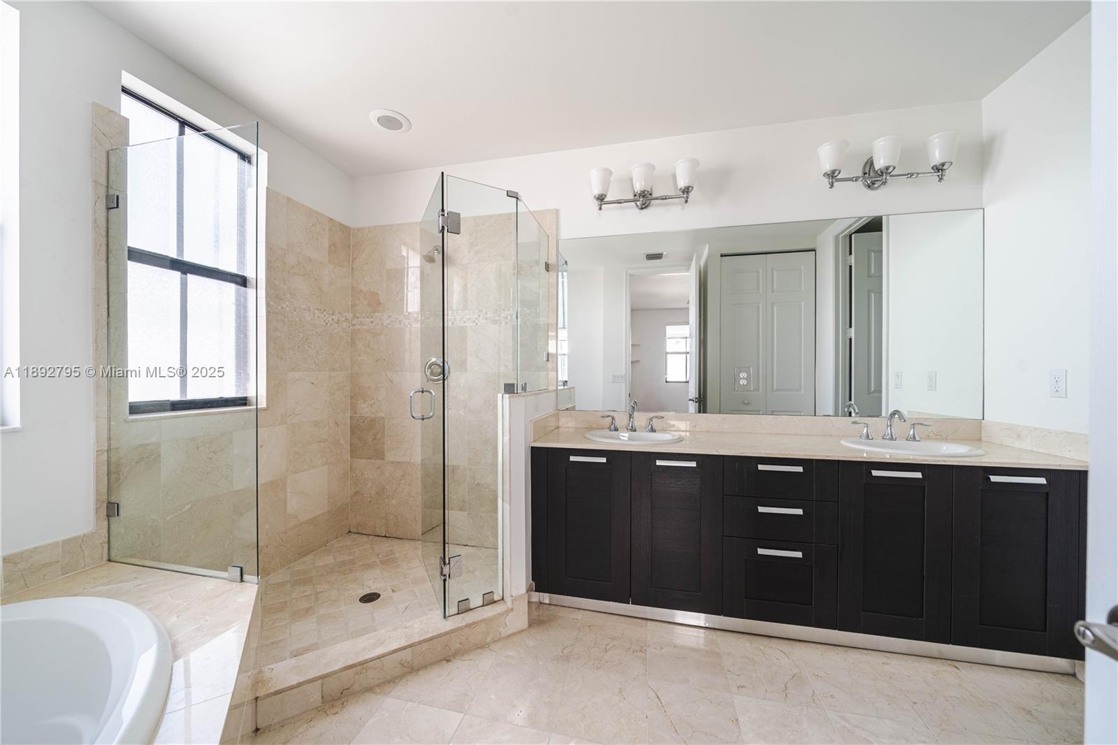 8478 NW 52nd St #8478 Doral, FL 33166