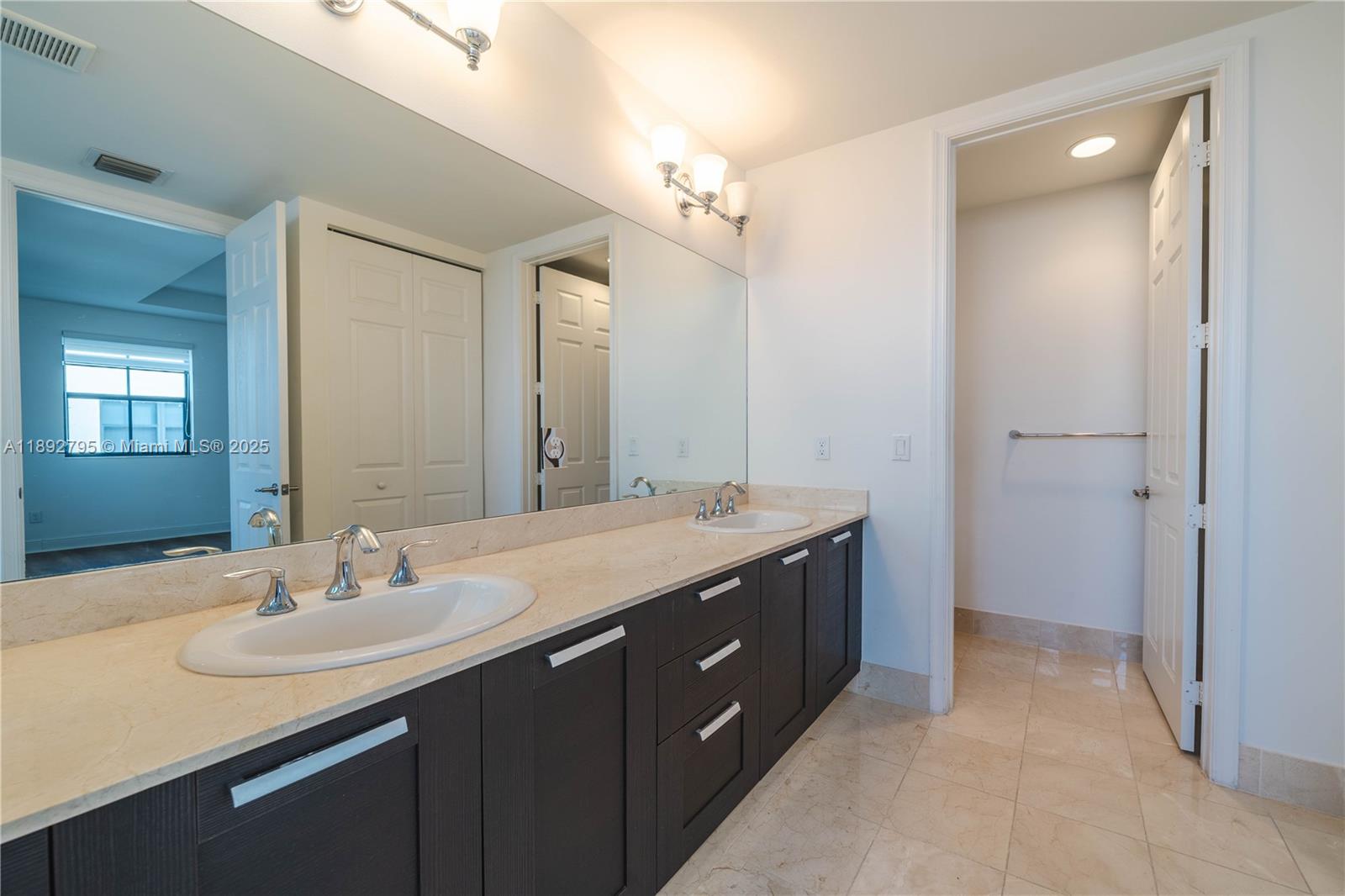 8478 NW 52nd St #8478 Doral, FL 33166