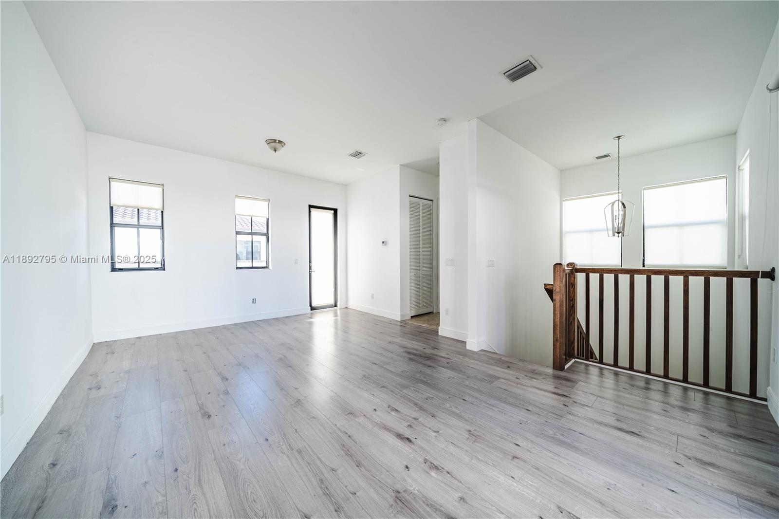 8478 NW 52nd St #8478 Doral, FL 33166