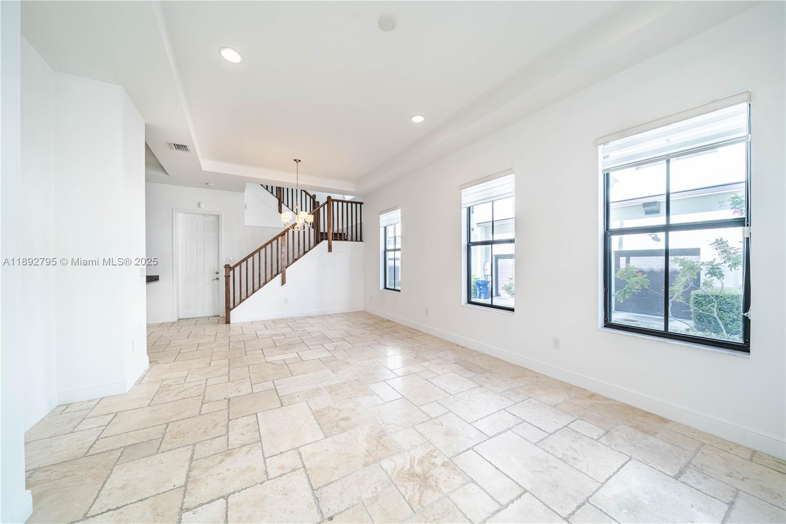 8478 NW 52nd St #8478 Doral, FL 33166