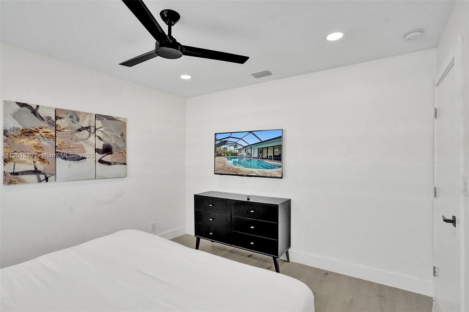 1141 N Northlake Dr Hollywood, FL 33019