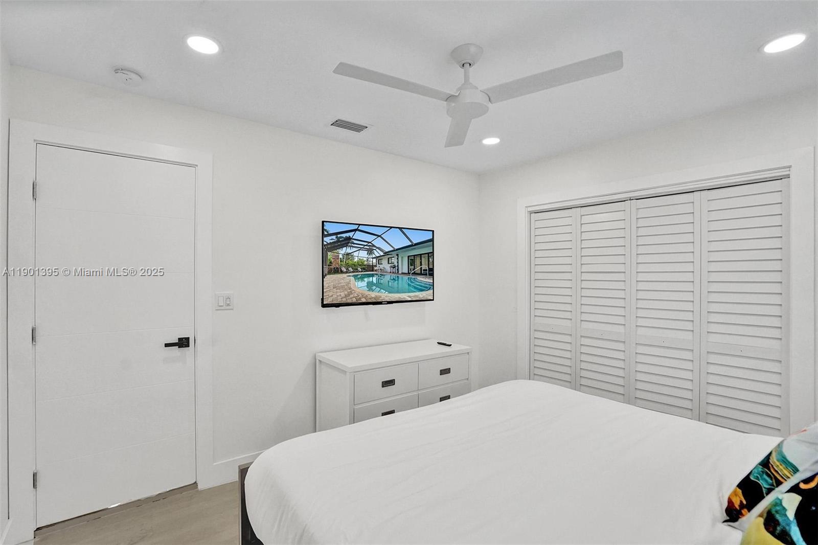 1141 N Northlake Dr Hollywood, FL 33019