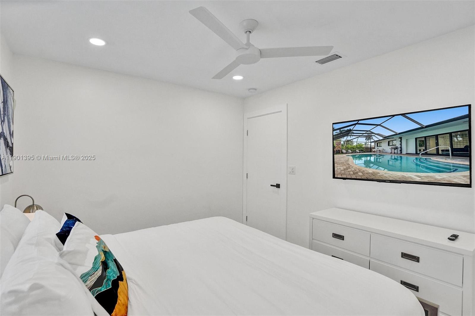 1141 N Northlake Dr Hollywood, FL 33019