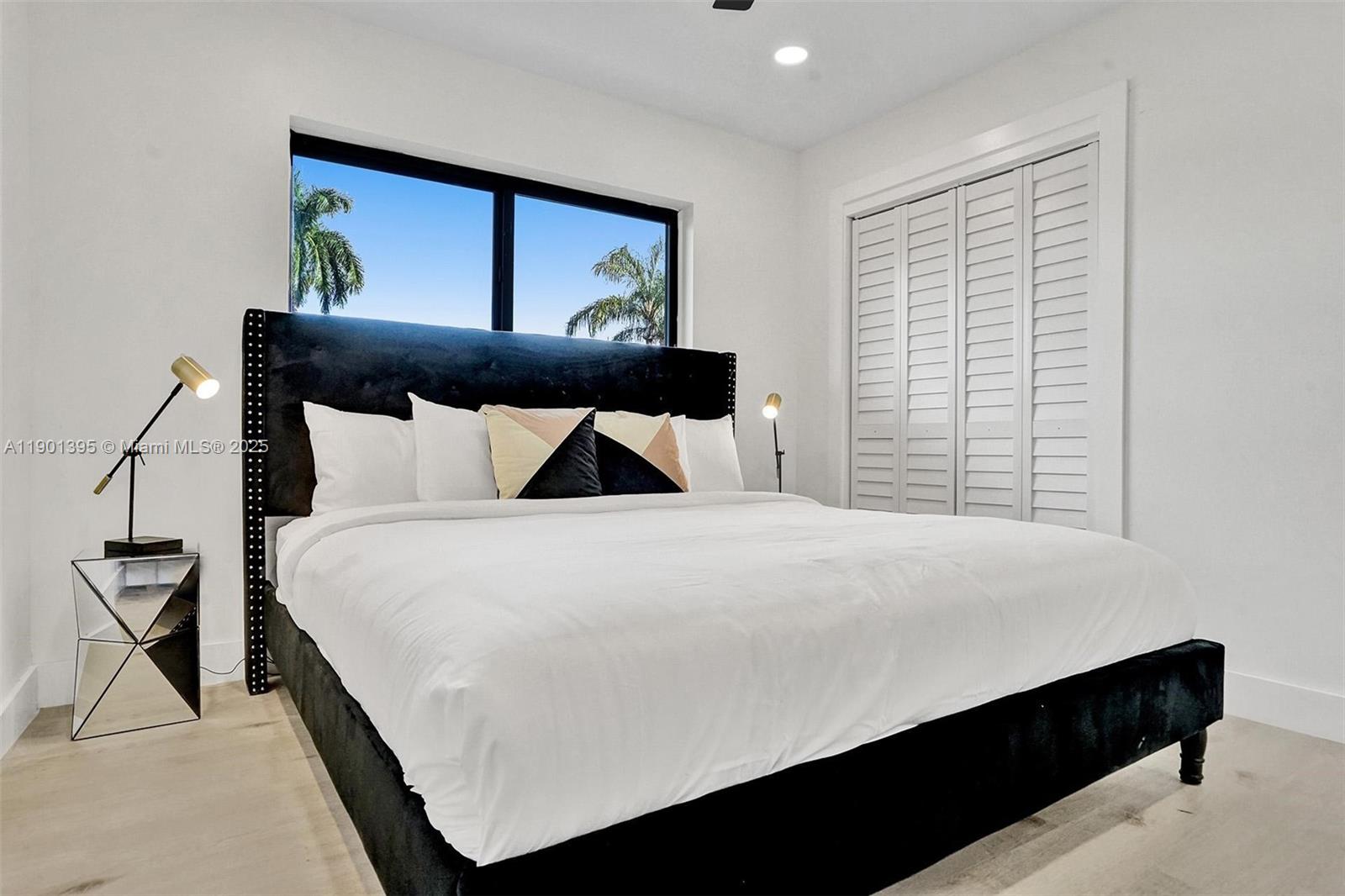 1141 N Northlake Dr Hollywood, FL 33019