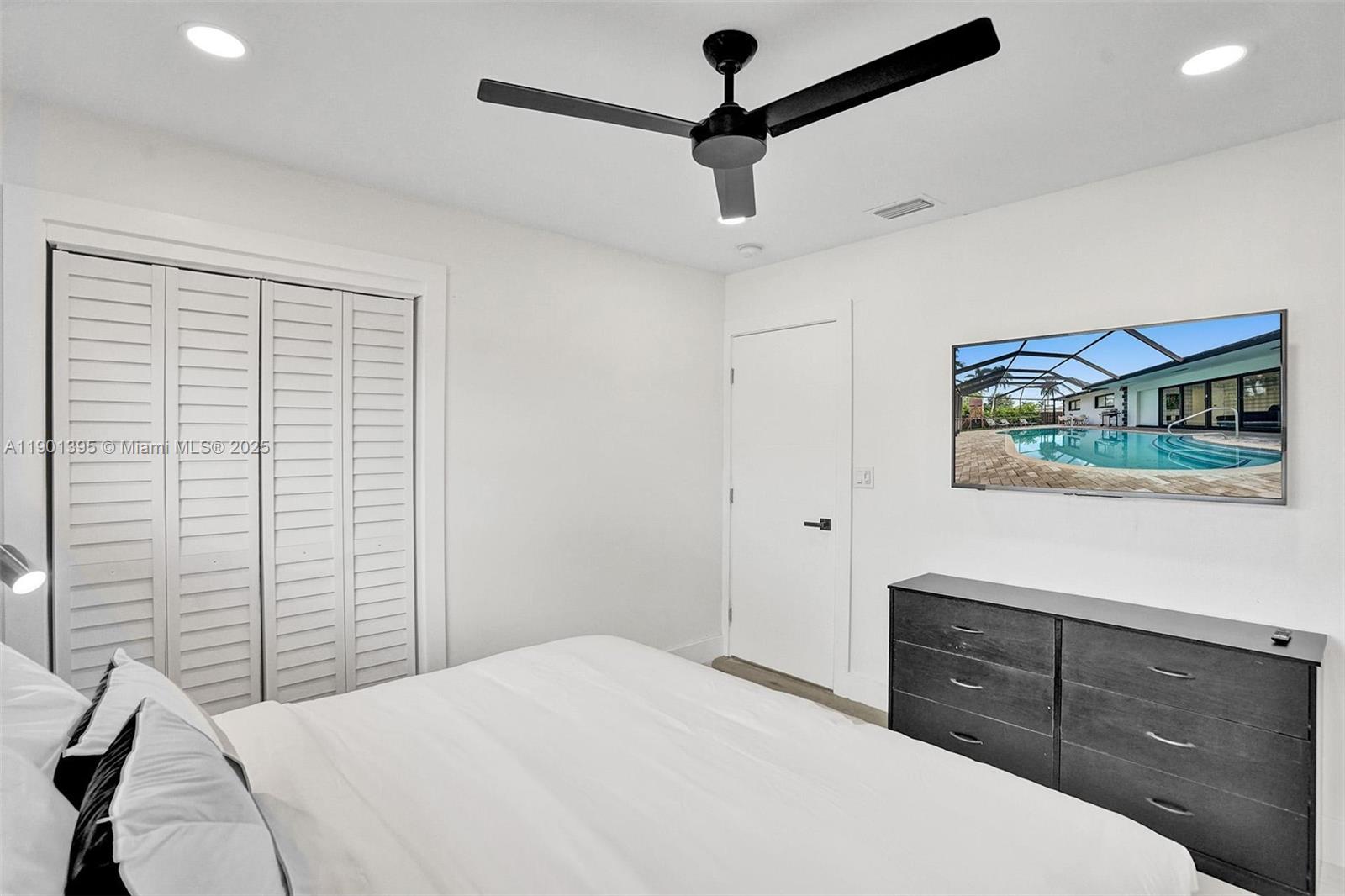 1141 N Northlake Dr Hollywood, FL 33019