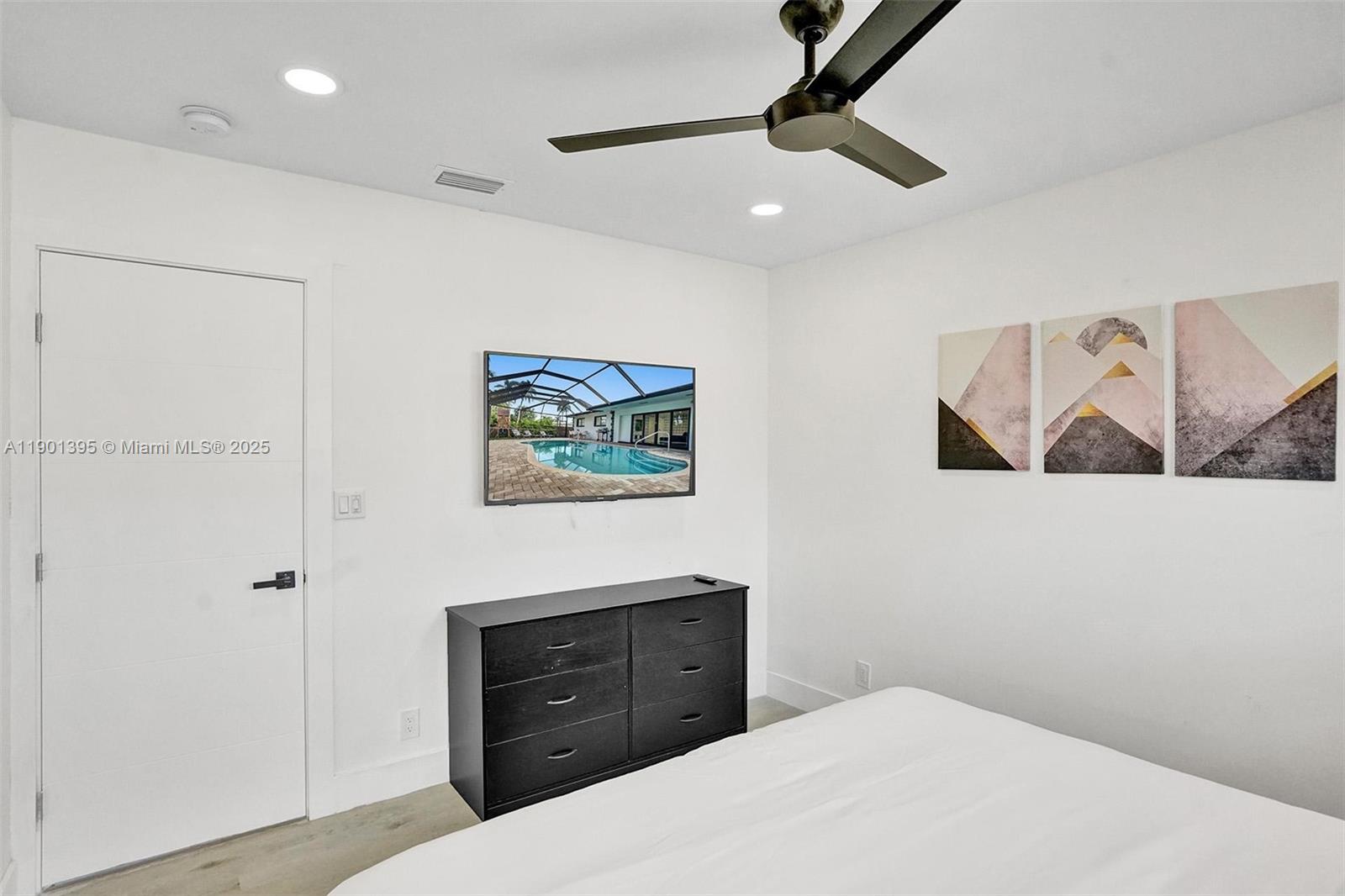 1141 N Northlake Dr Hollywood, FL 33019