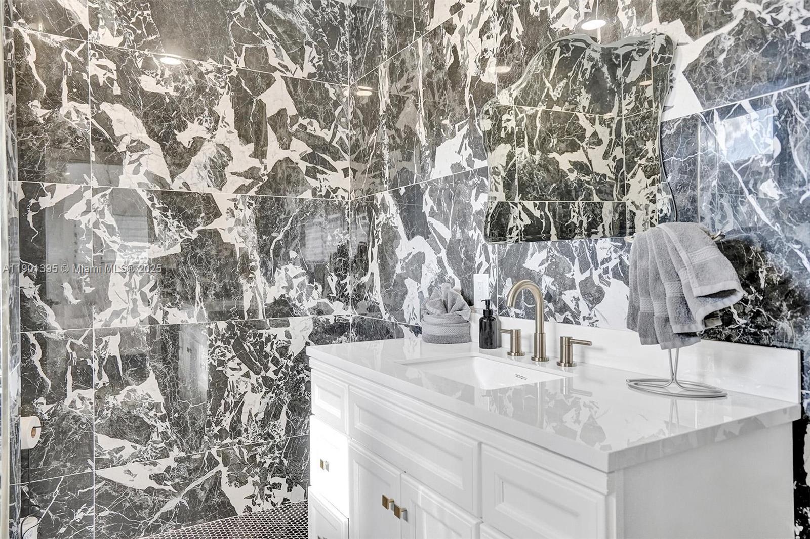 1141 N Northlake Dr Hollywood, FL 33019