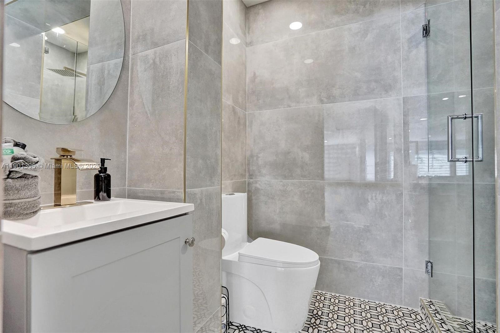 1141 N Northlake Dr Hollywood, FL 33019