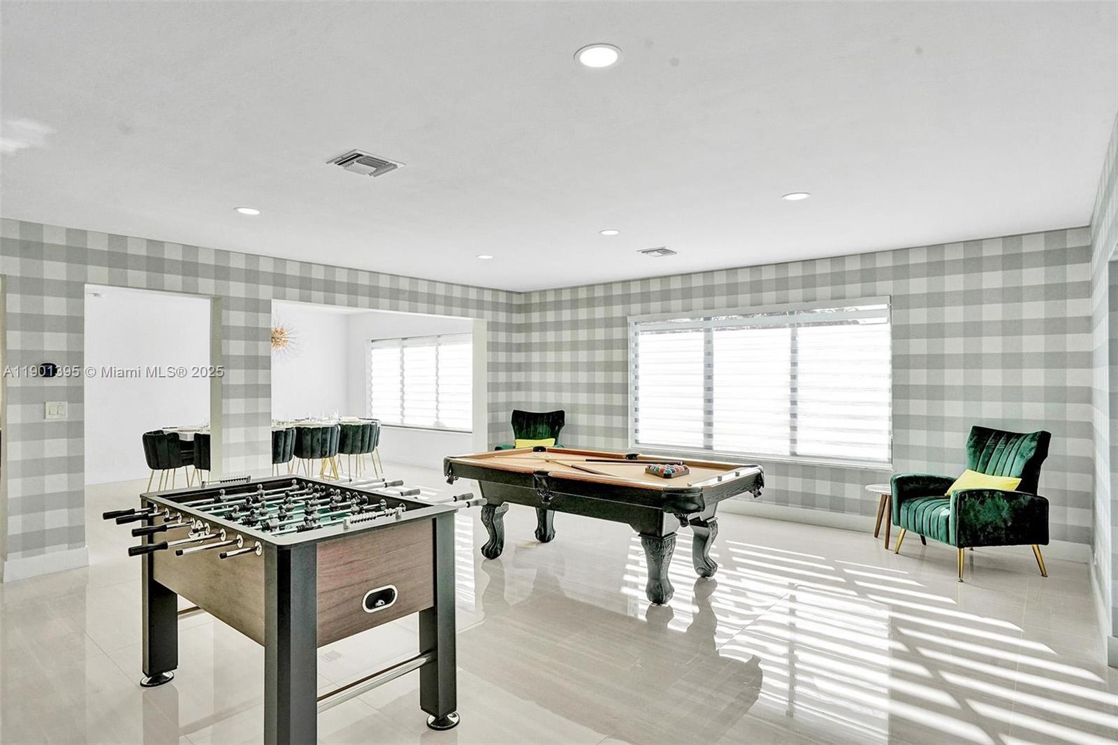 1141 N Northlake Dr Hollywood, FL 33019