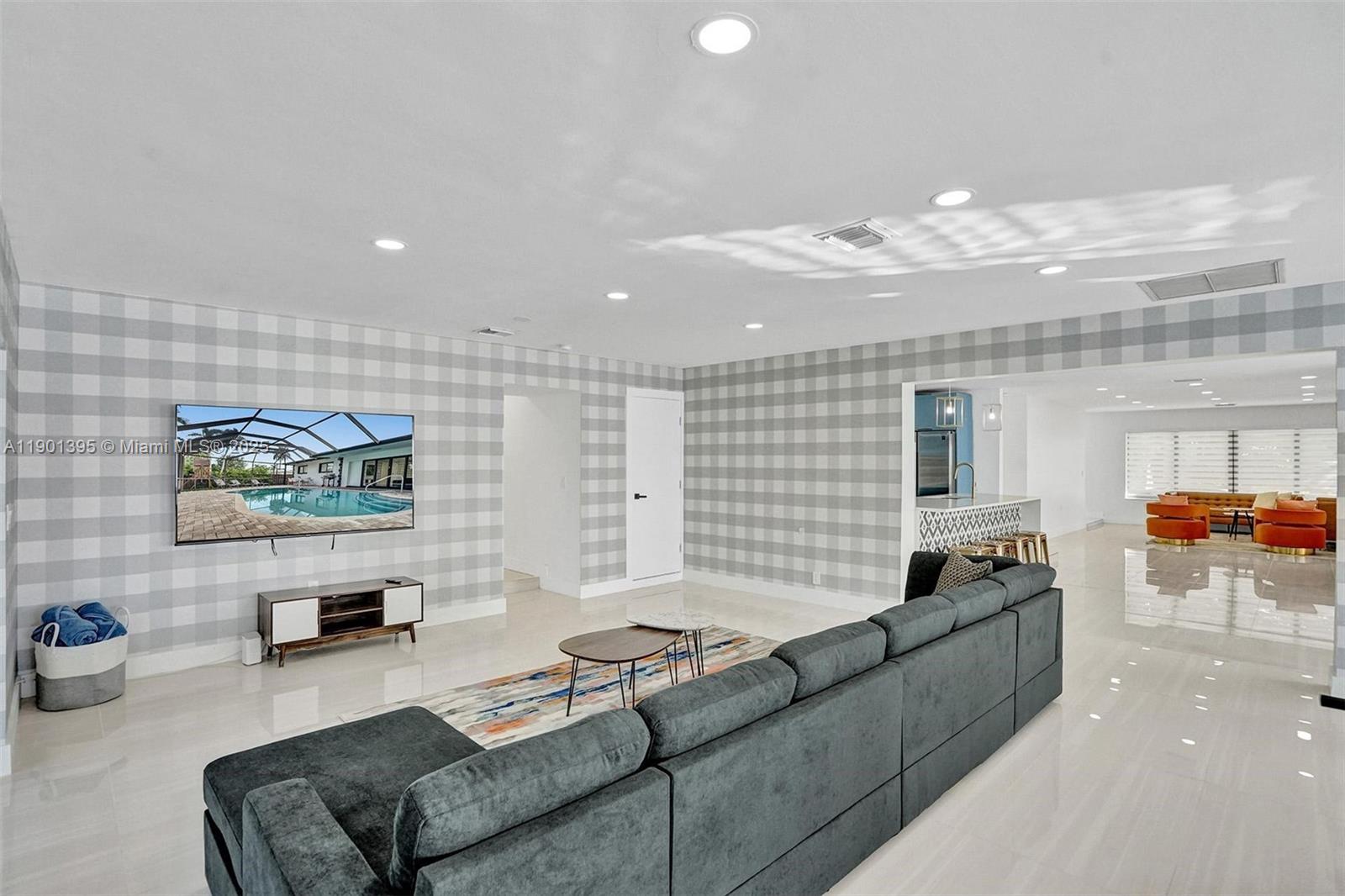 1141 N Northlake Dr Hollywood, FL 33019