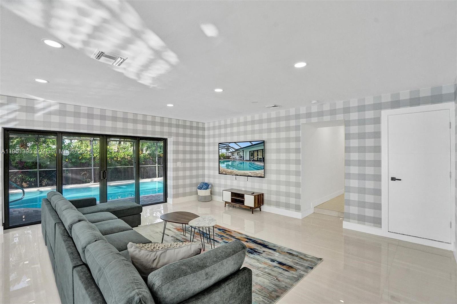 1141 N Northlake Dr Hollywood, FL 33019