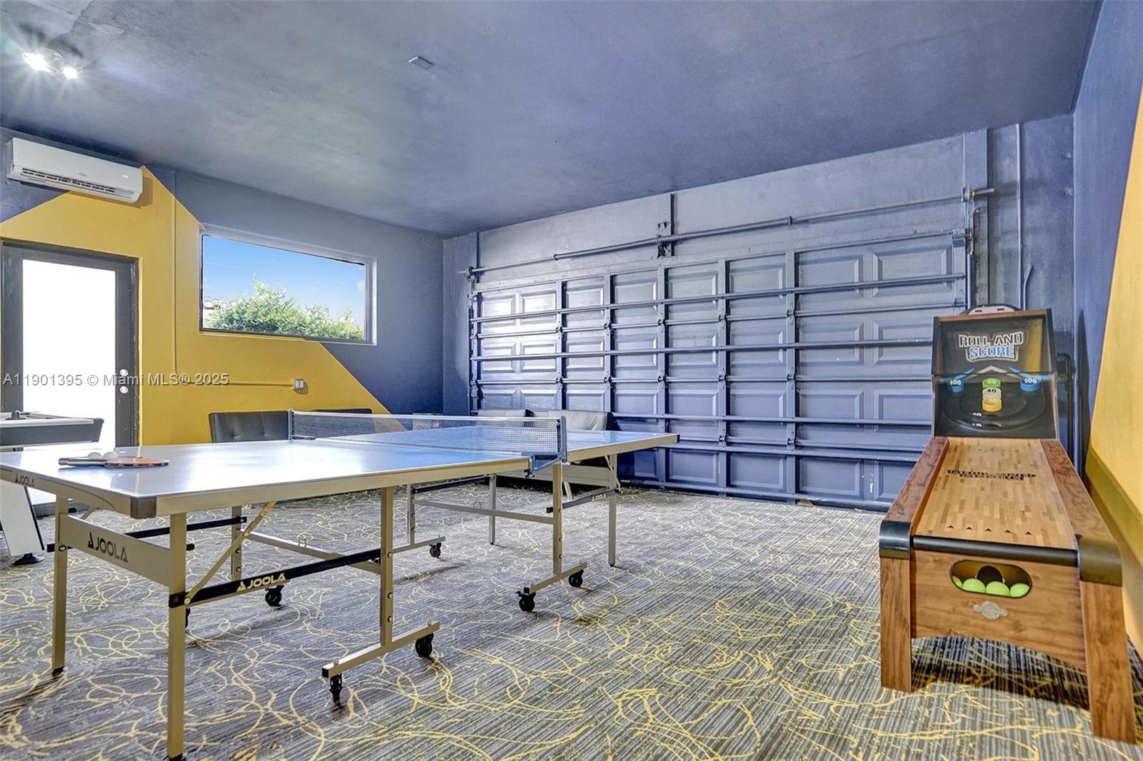 1141 N Northlake Dr Hollywood, FL 33019