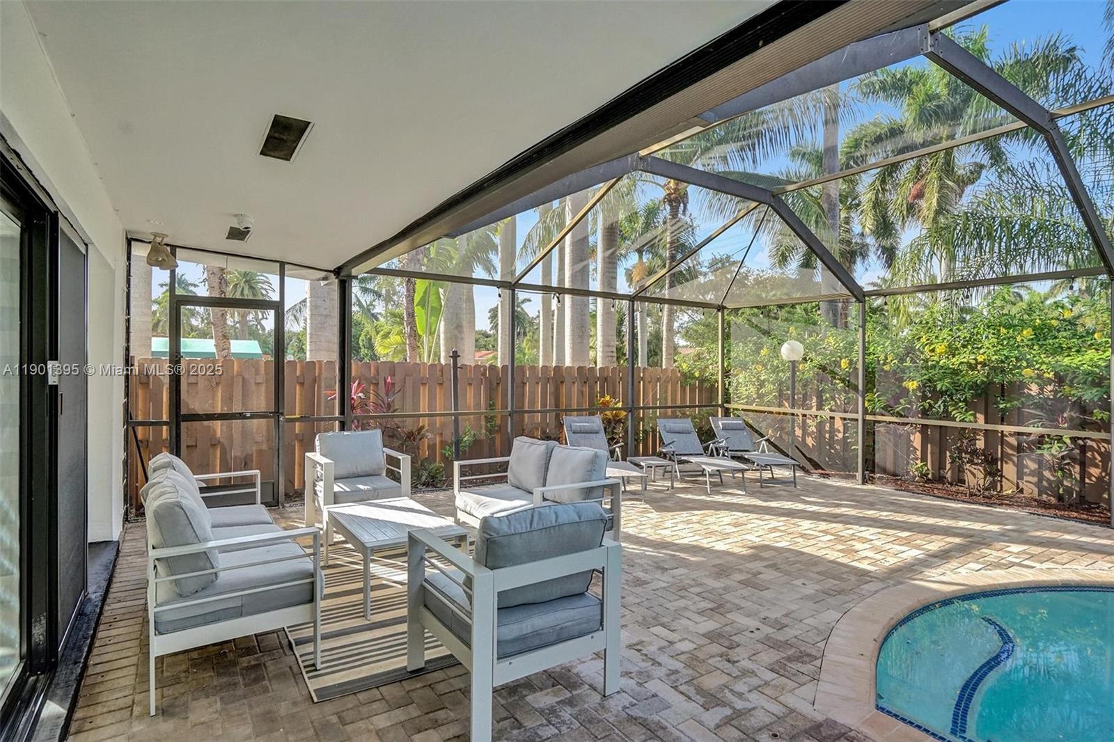 1141 N Northlake Dr Hollywood, FL 33019