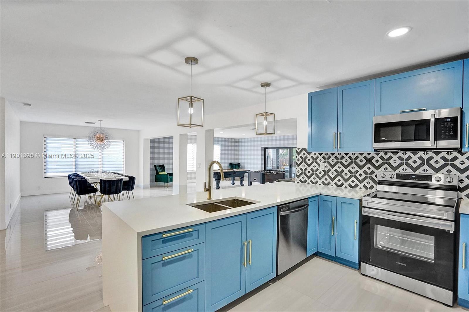 1141 N Northlake Dr Hollywood, FL 33019