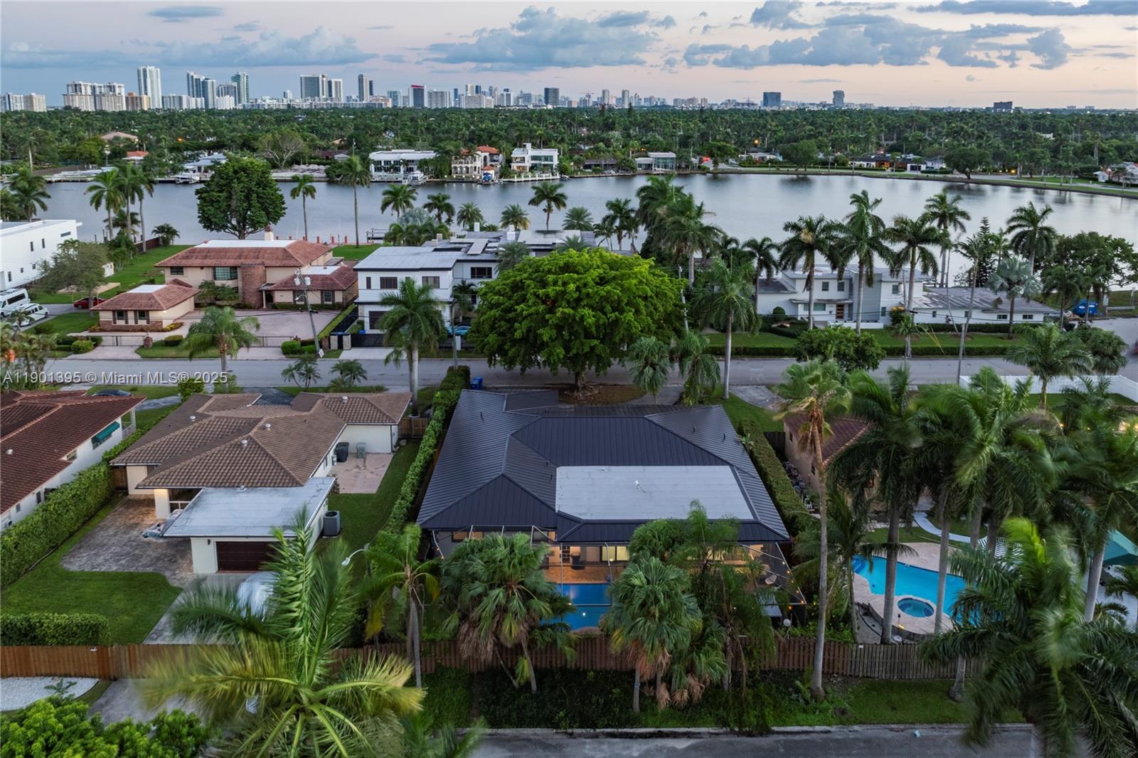 1141 N Northlake Dr Hollywood, FL 33019