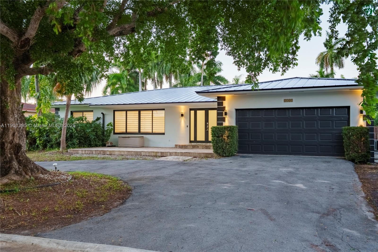 1141 N Northlake Dr Hollywood, FL 33019