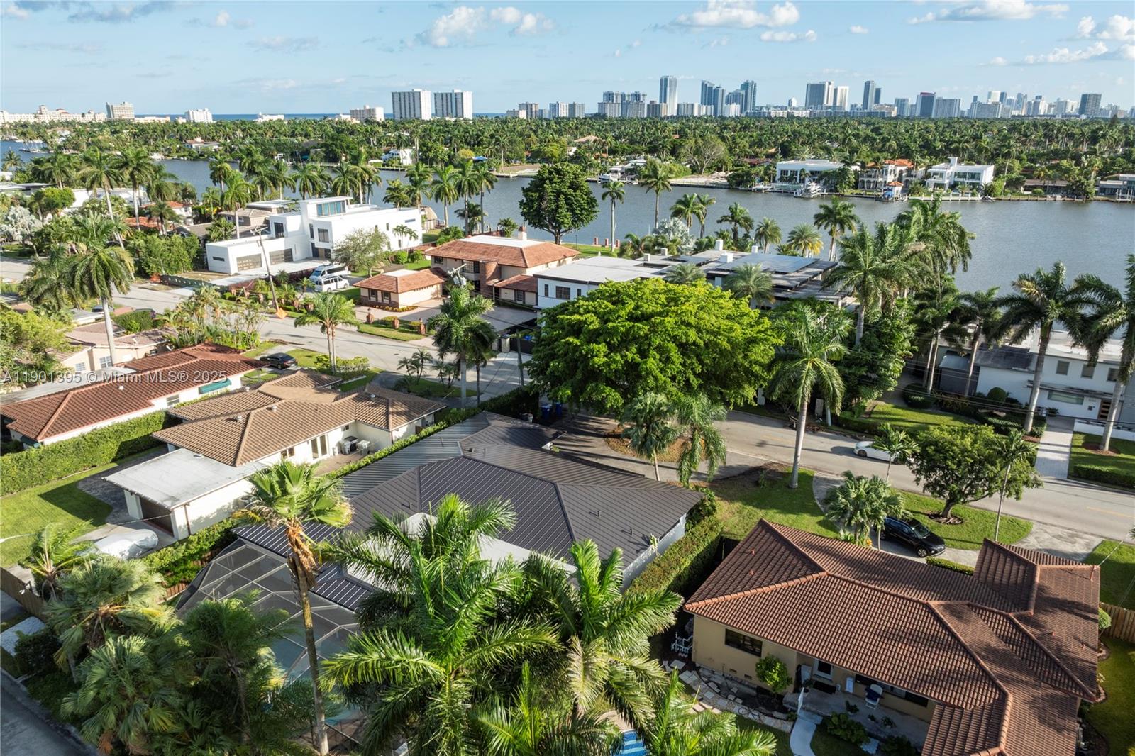 1141 N Northlake Dr Hollywood, FL 33019