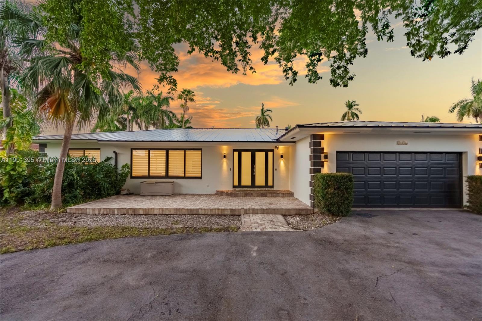 1141 N Northlake Dr Hollywood, FL 33019