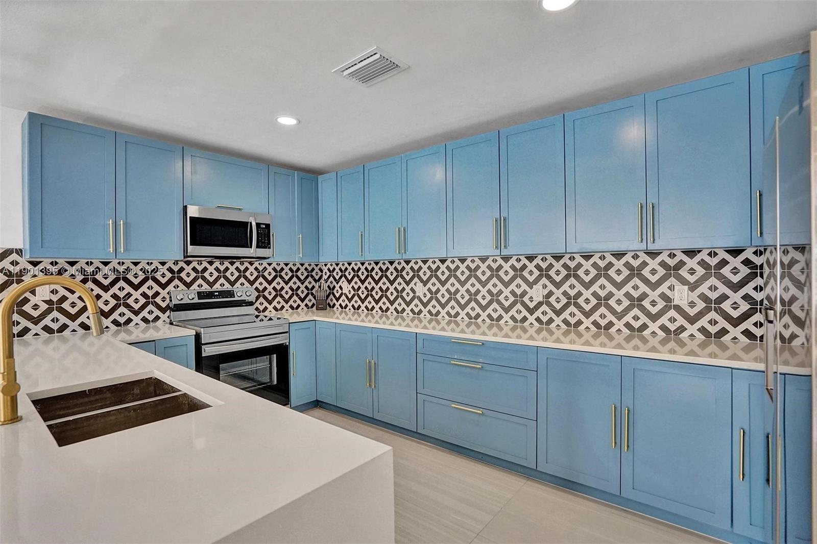 1141 N Northlake Dr Hollywood, FL 33019