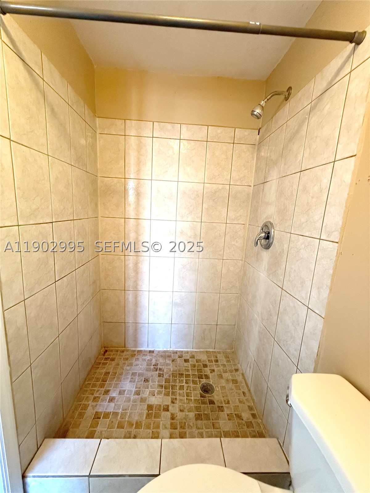 1835 SW 10th St Miami, FL 33135