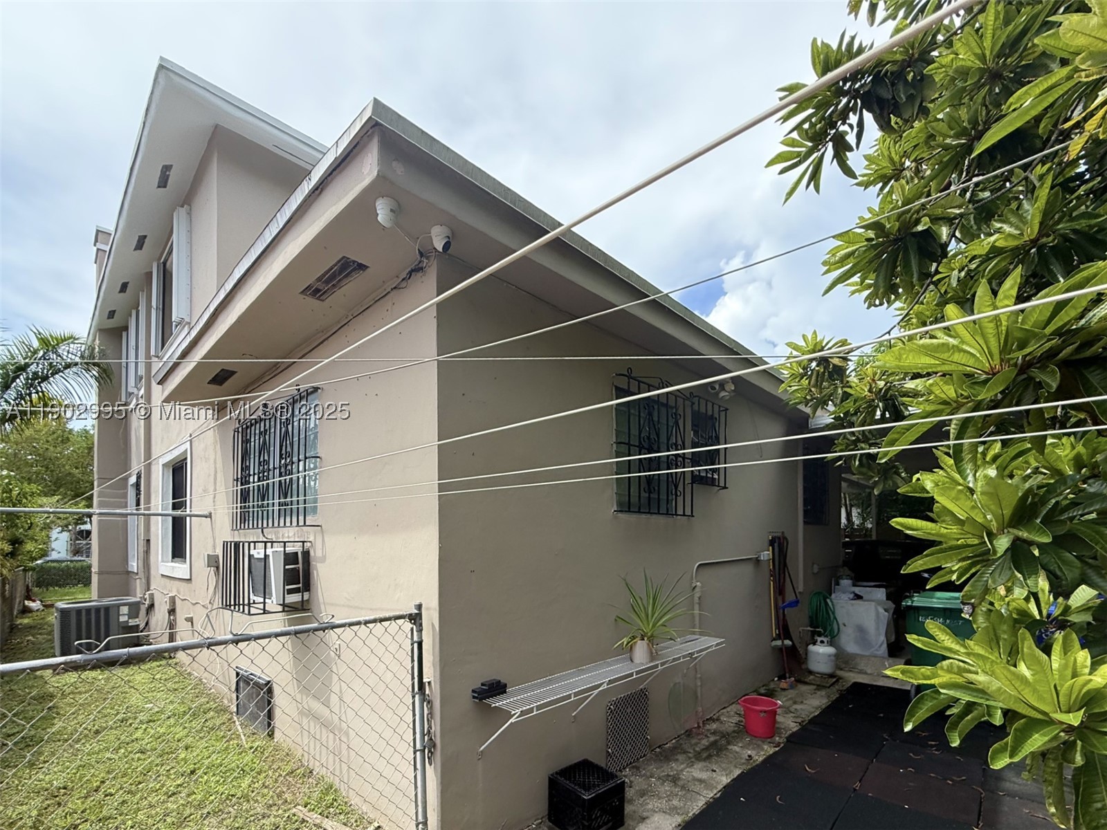 1835 SW 10th St Miami, FL 33135