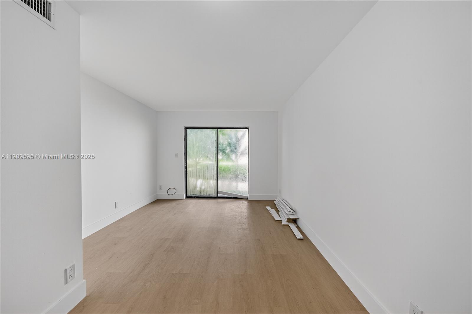 4198 Lakeside Dr #4198 Tamarac, FL 33319