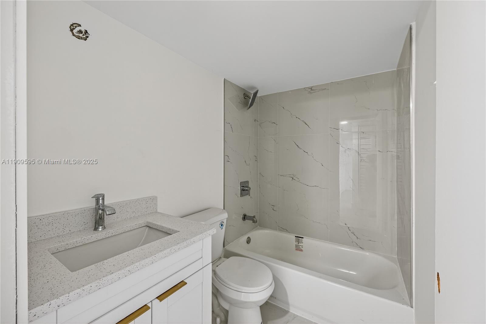 4198 Lakeside Dr #4198 Tamarac, FL 33319