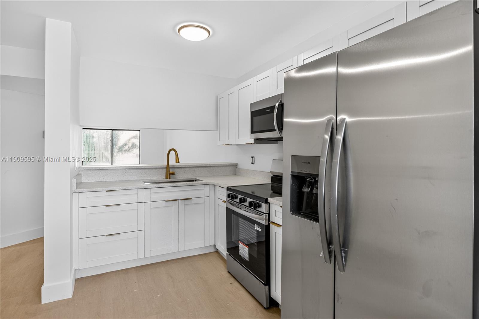 4198 Lakeside Dr #4198 Tamarac, FL 33319