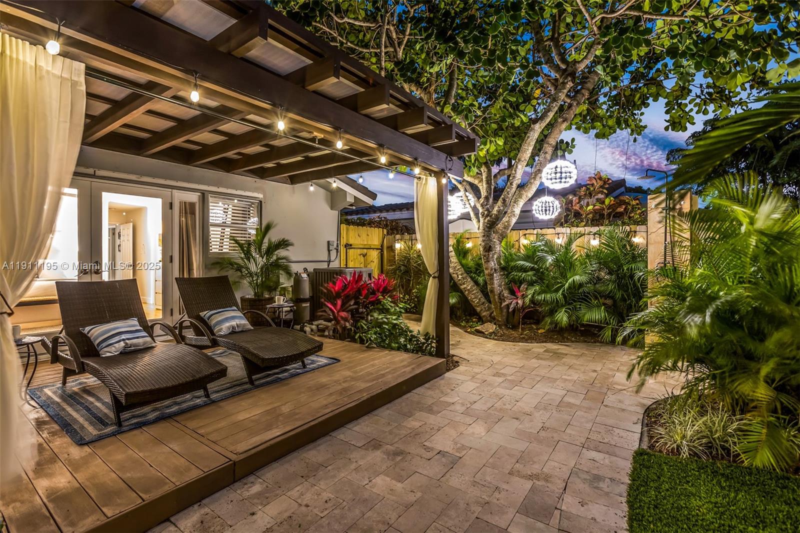 2004 NE 17th Way Fort Lauderdale, FL 33305