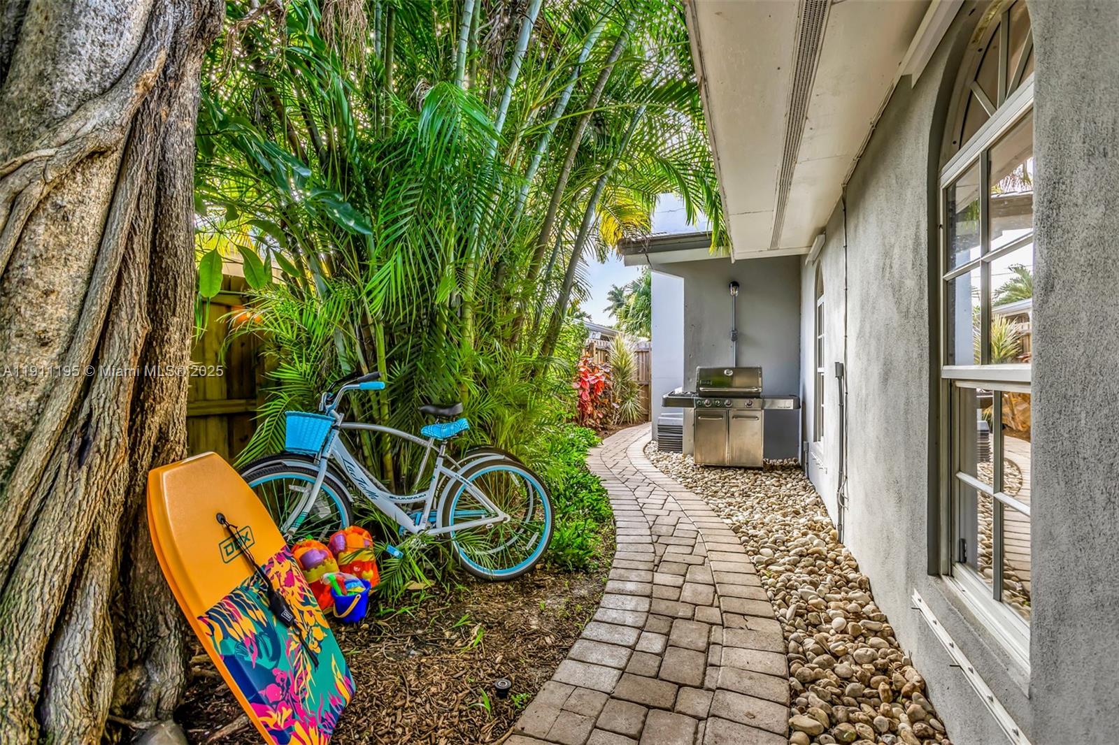 2004 NE 17th Way Fort Lauderdale, FL 33305