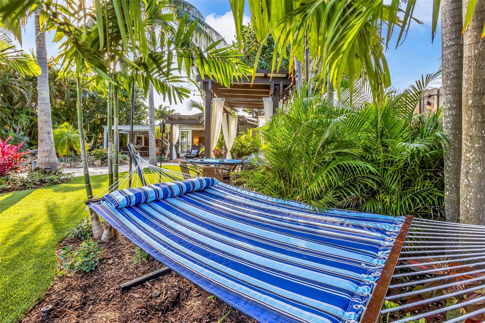 2004 NE 17th Way Fort Lauderdale, FL 33305