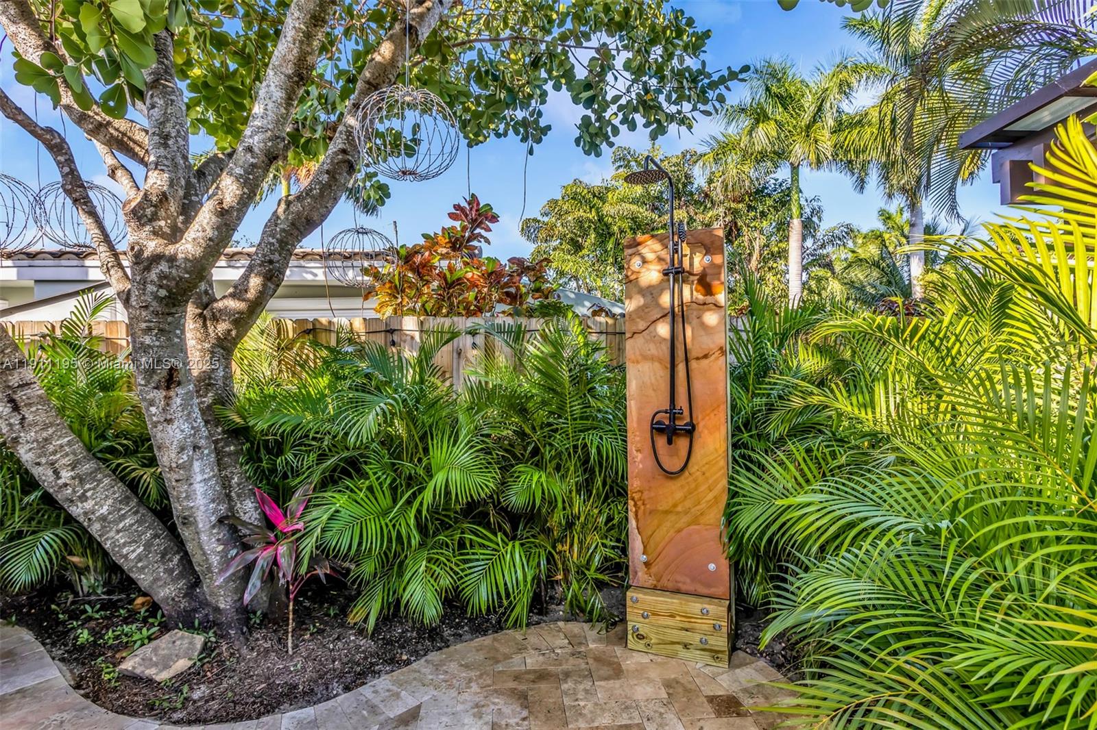 2004 NE 17th Way Fort Lauderdale, FL 33305