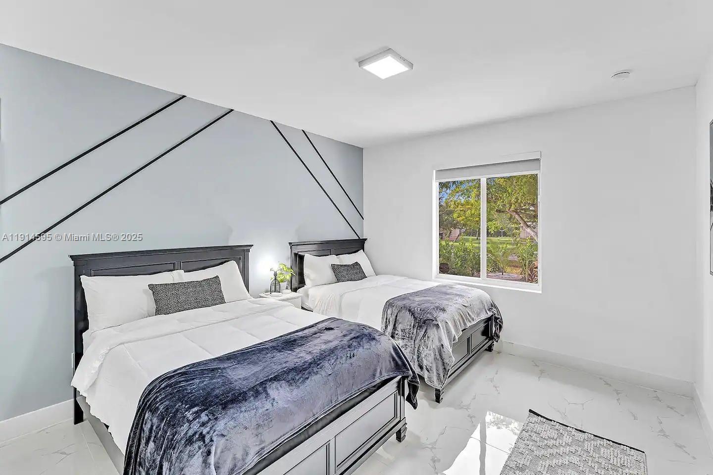 10245 SW 212th St Cutler Bay, FL 33189