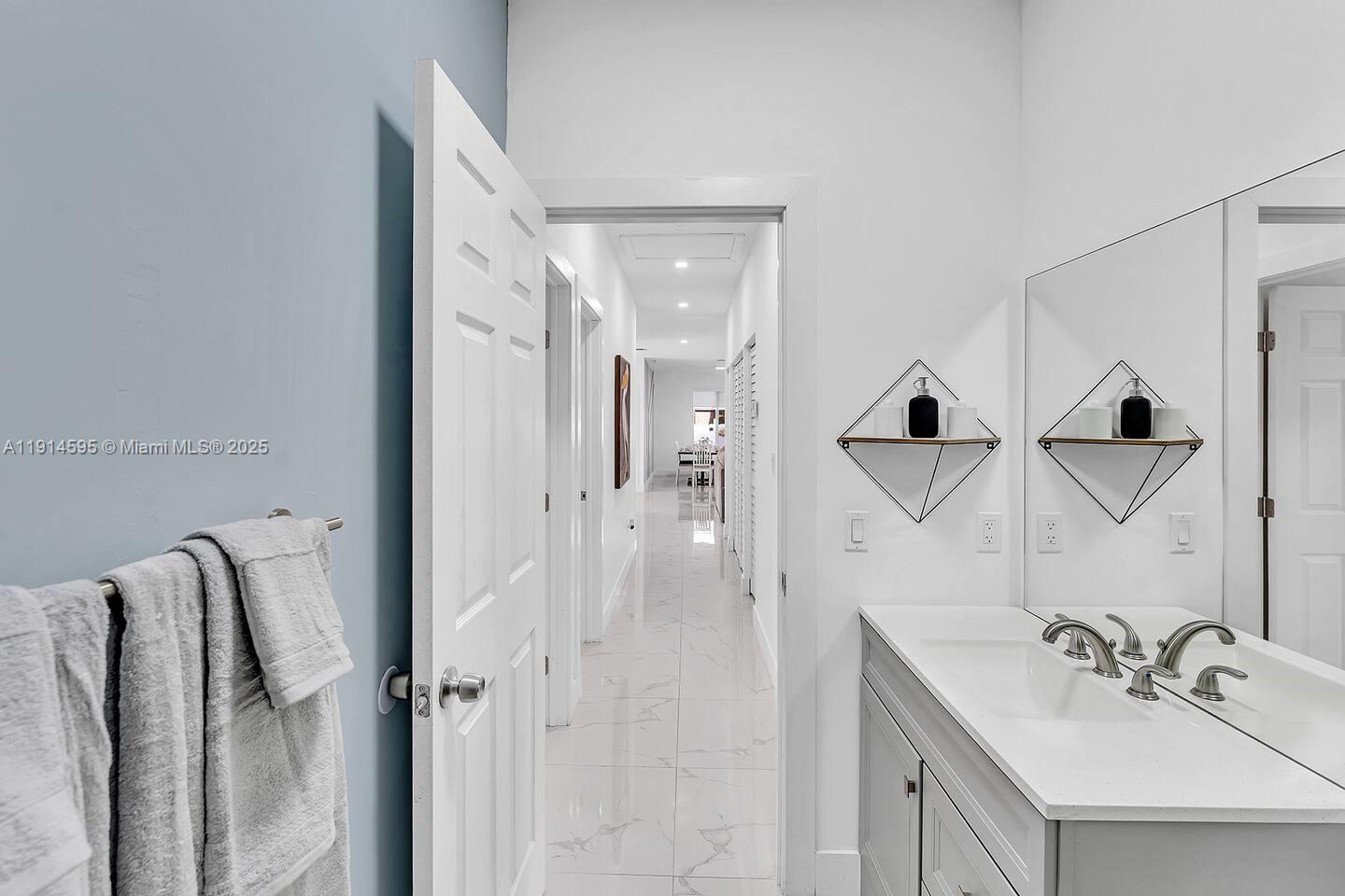 10245 SW 212th St Cutler Bay, FL 33189