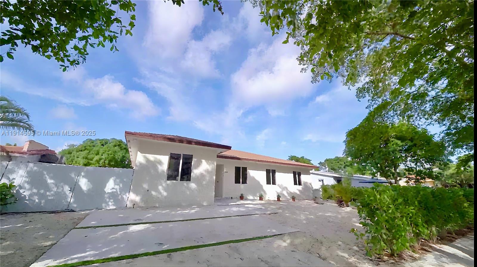 10245 SW 212th St Cutler Bay, FL 33189